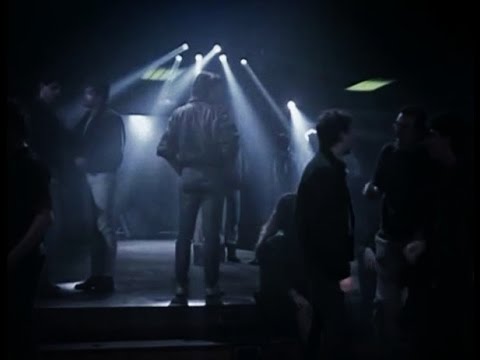 Τελευταία οδήγηση κάθε νύχτα σ’ ένα τοπίο στην ομίχλη